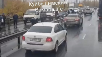 В Самаре из-за массового ДТП оказалось заблокировано движение по Южному шоссе 