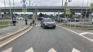 В Самаре 31-летняя женщина оказалась под колесами Mercedes на зебре 