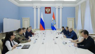 Вячеслав Федорищев провел встречу с карьерными консультантами, работающими в формате «равный - равному» с ветеранами СВО