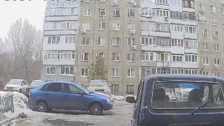 В Самаре мужчина выпал из окна 6-го этажа на глазах у близких