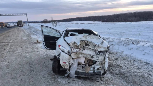 Под Самарой в ДТП с грузовиком 10 февраля пострадала женщина-водитель 