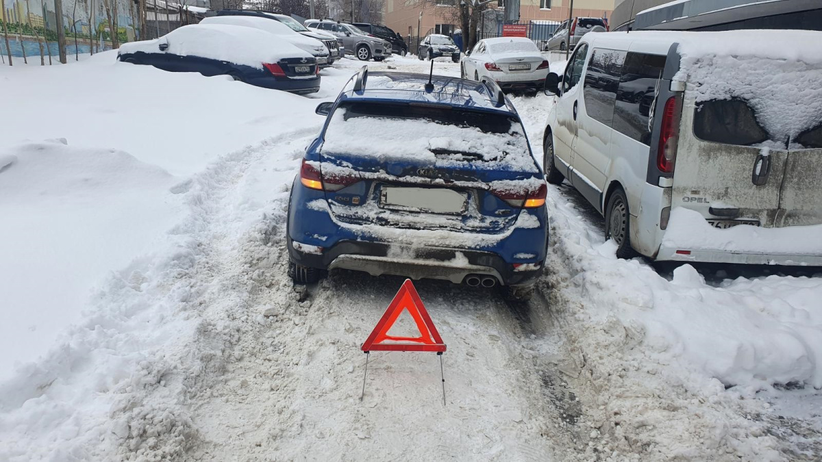 В Самаре мужчина поскользнулся на дороге и угодил под машину – Новости  Самары и Самарской области – ГТРК Самара