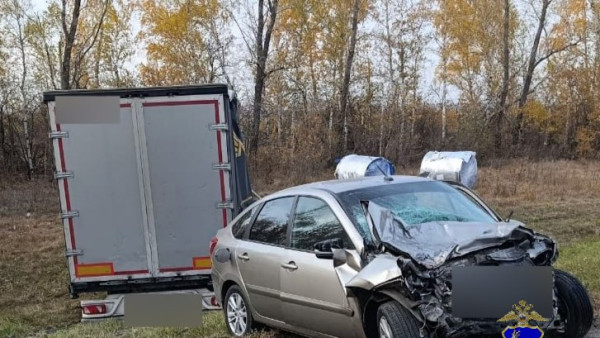 В страшном ДТП под Самарой после лобового столкновения погиб водитель 