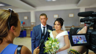 Молодожены проголосовали на выборах губернатора Самарской области 