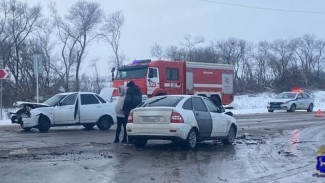 Под Самарой на 43-м км трассы столкнулись две «Приоры», пострадали 5 человек