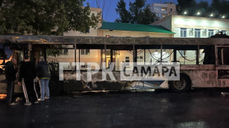 Появились кадры сгоревшего дотла автобуса в Самаре 29 августа