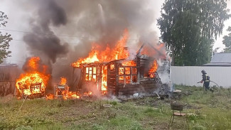 В Стромиловском дачном массиве произошел пожар