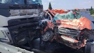 Водитель «Гранты» погиб в страшном ДТП с фурой под Самарой