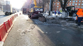 В Самаре из-за коммунальной аварии частично перекрыли движение на Московском шоссе на пересечении с ул. Гастелло