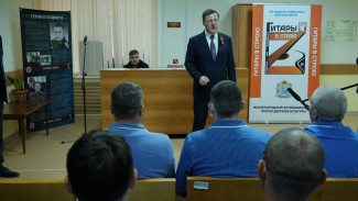 В Самаре участники антифашистского форума «Гитары в строю» выступили перед бойцами СВО в военном госпитале