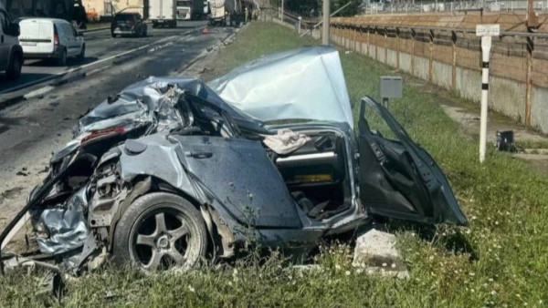 Машина всмятку, но спасло чудо: подробности пугающего ДТП в Самарской области