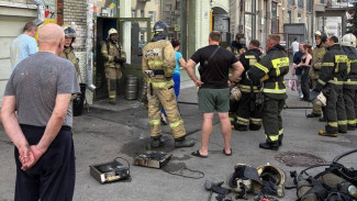 В центре Самаре загорелся бар "Боря"