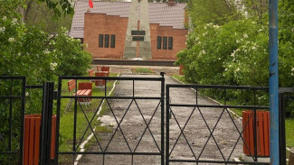 В Самарской области в канун Дня Победы мемориал фронтовикам оказался под замком