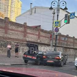 В Самаре  на Волжском проспекте столкнулись иномарка и отечественная легковушка