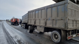 Под Самарой в массовом ДТП погиб дорожный рабочий