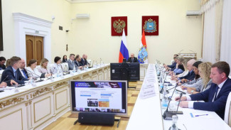 Итоги выезда в Хворостянский район, поручения по обращениям жителей – Вячеслав Федорищев провел оперативное совещание в Правительстве