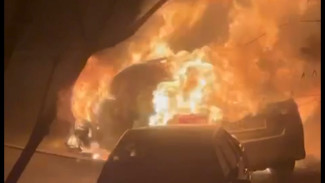 Припаркованная Toyota Camry дотла сгорела ночью в Самаре при странных обстоятельствах