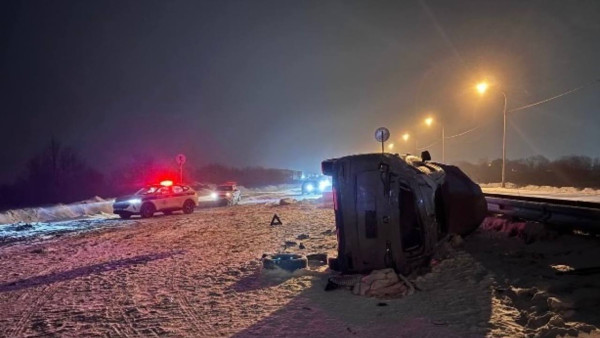 В Самарской области 34-летняя автоледи врезалась в бетонное ограждение