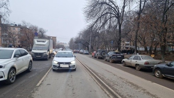 В Самаре водитель Lada Vesta сбил 13-летнуюю девочку