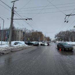 В Тольятти водитель Chery проехал на красный и устроил ДТП с пострадавшим