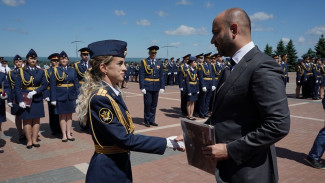 На площади Славы в Самаре вручили дипломы выпускникам Самарского юридического института ФСИН России