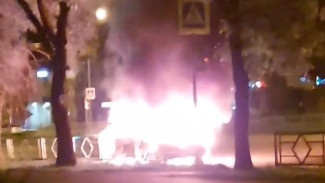"Десятка" в огне: в Самаре 6 июня сгорел автомобиль