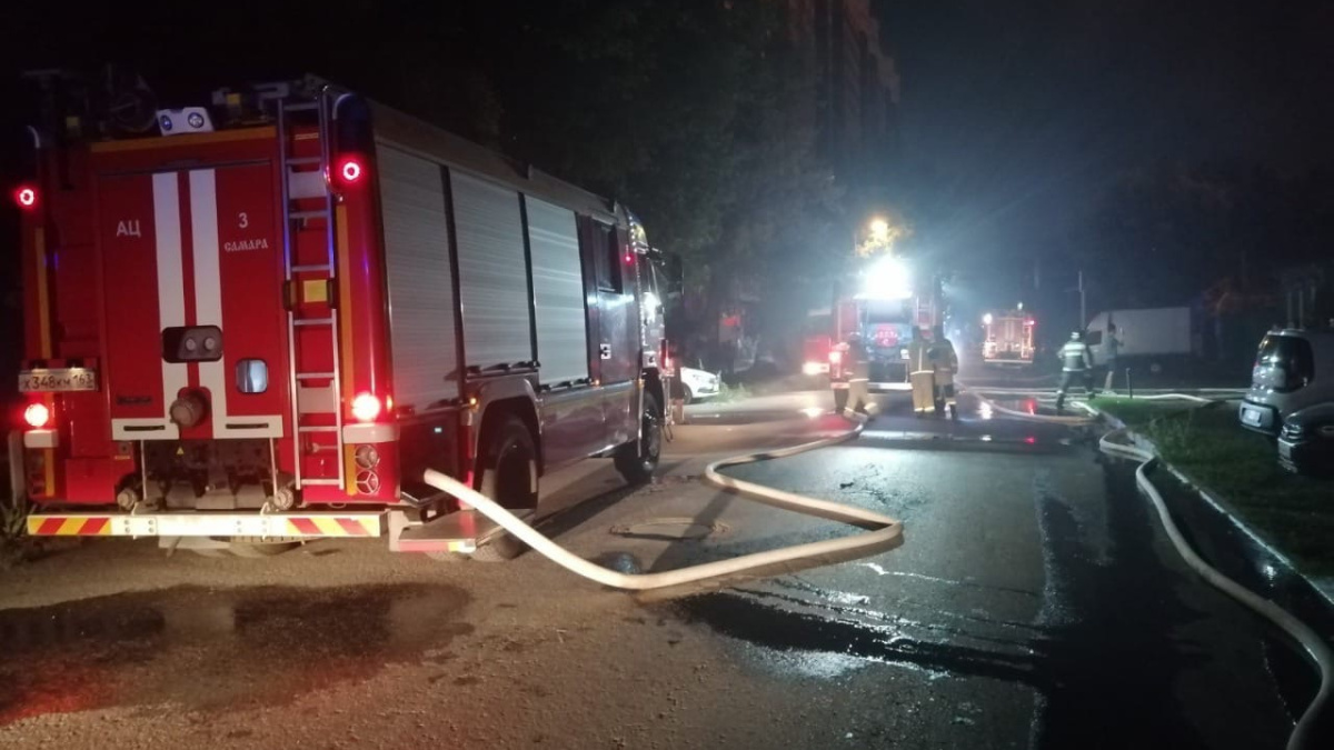 В Самаре ночью в пятницу, 13 августа, сгорел двухэтажный дом на улице  Пушкина, 139 – Новости Самары и Самарской области – ГТРК Самара