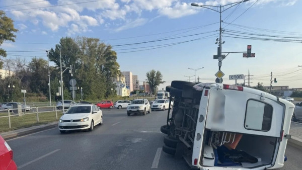 В Самаре карета "Скорой помощи" опрокинулась в ДТП 2 сентября