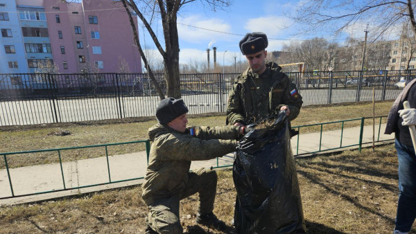 В Самарской области военнослужащие и семьи участников СВО первыми провели субботник 