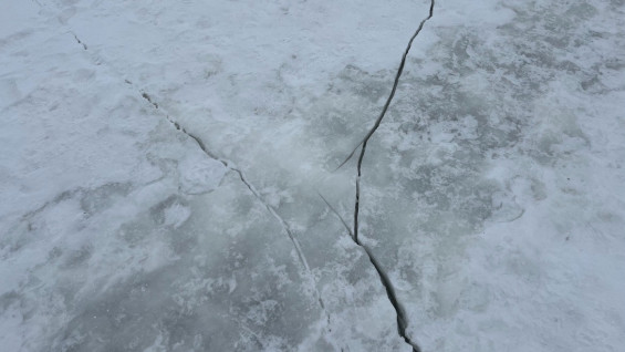 Самарцев предупреждают: весенний лед коварен — соблюдайте правила безопасности