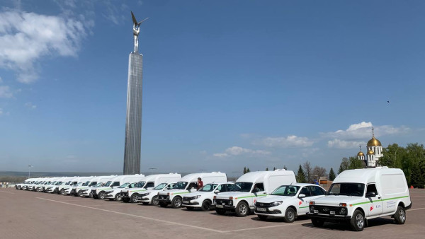 Врачи Самарской области получили 57 новых автомобилей для медицинских учреждений