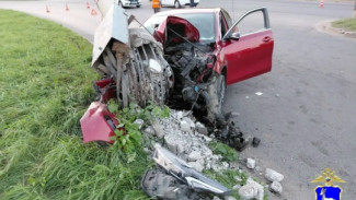 В Тольятти Infiniti столкнулся с Kia: трое молодых людей доставлены в больницу