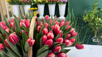 Стало известно, почему самарские мужчины штурмуют цветочные салоны