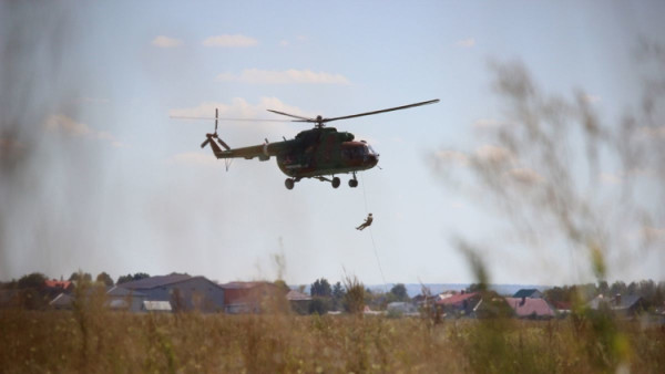 Под Самарой высадились десантники без парашюта
