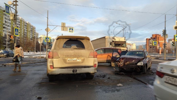 В Самаре на Московском шоссе столкнулись Toyota и Lada 26 января 2023 года