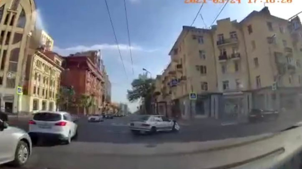 Появилось видео столкновения Porsche с ВАЗ 2114 в Самаре – Новости ...