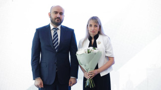 В преддверии Дня социального работника Вячеслав Федорищев вручил региональные награды лучшим сотрудникам отрасли