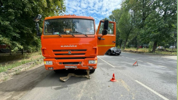 В Самарской области пассажирский автобус столкнулся с двумя грузовиками 