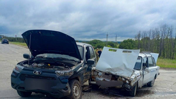 Под Самарой две Лады не поделили дорогу 3 июля