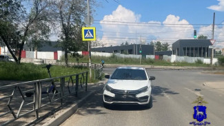 В Самаре водитель Lada Vesta наехал на двух пешеходов 