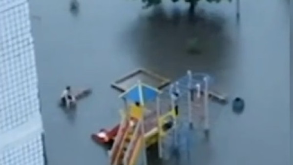 Тольятти под водой: в затопленном городе дети находят игры по обстоятельствам