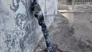 Со дна Волги достали пакет с оружием 