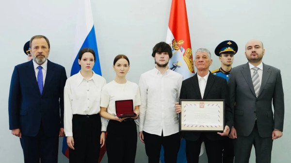 В Самаре Игорь Комаров и Вячеслав Федорищев вручили медаль «Золотая Звезда» семье Героя РФ 