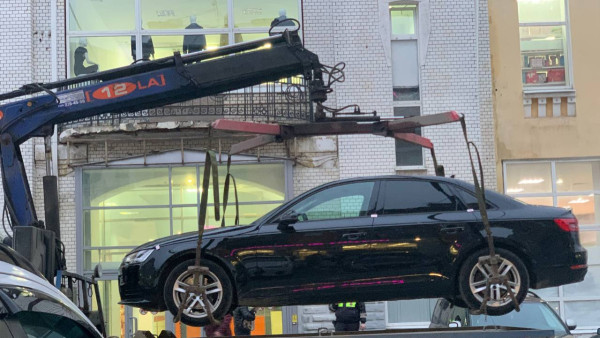 В Госдуме предложили отменить плату за эвакуацию и хранение автомобилей на штрафстоянке