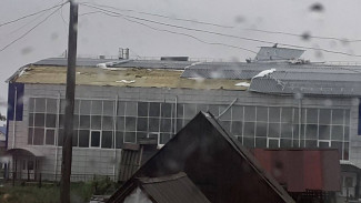 В Самарской области ураган 7 июля сорвал крышу с нового спорткомплекса