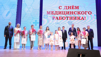 В Самаре в преддверии Дня медработника отметили заслуги медиков