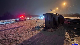 В Самарской области 34-летняя автоледи врезалась в бетонное ограждение