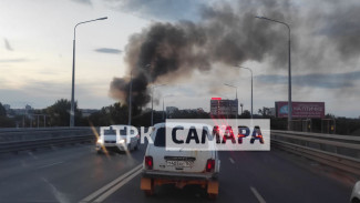 Самарцы заметили крупный пожар под Южным мостом