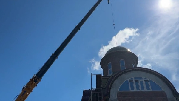 В Кошелеве установили купол на храм Киприана и Иустины в День России