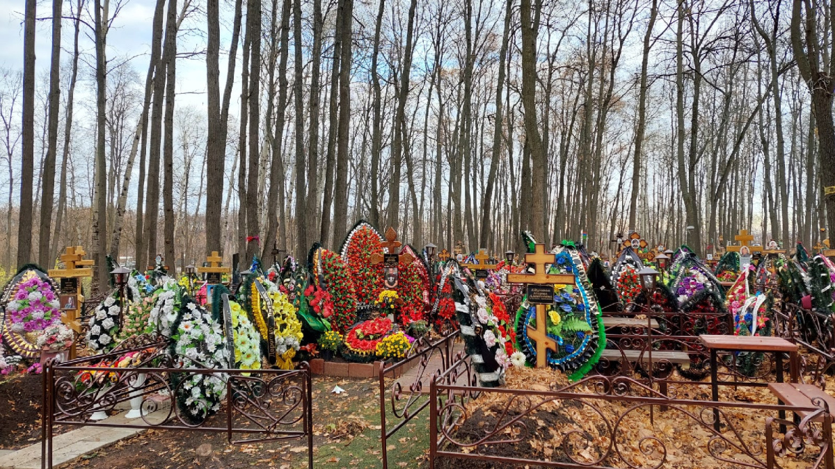 Самарские кладбища тонут в венках. Число погребений растет в ковидный шторм  – Новости Самары и Самарской области – ГТРК Самара